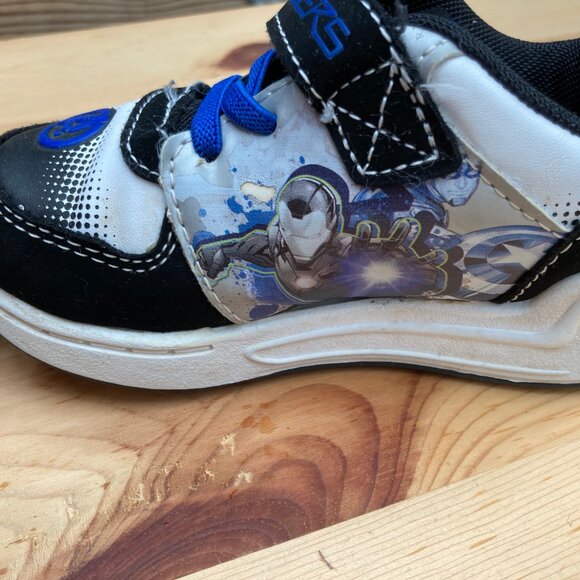 Toddler Boys Marvel Avengers Light Up Sneakers Size 8 - Picture 5 of 5